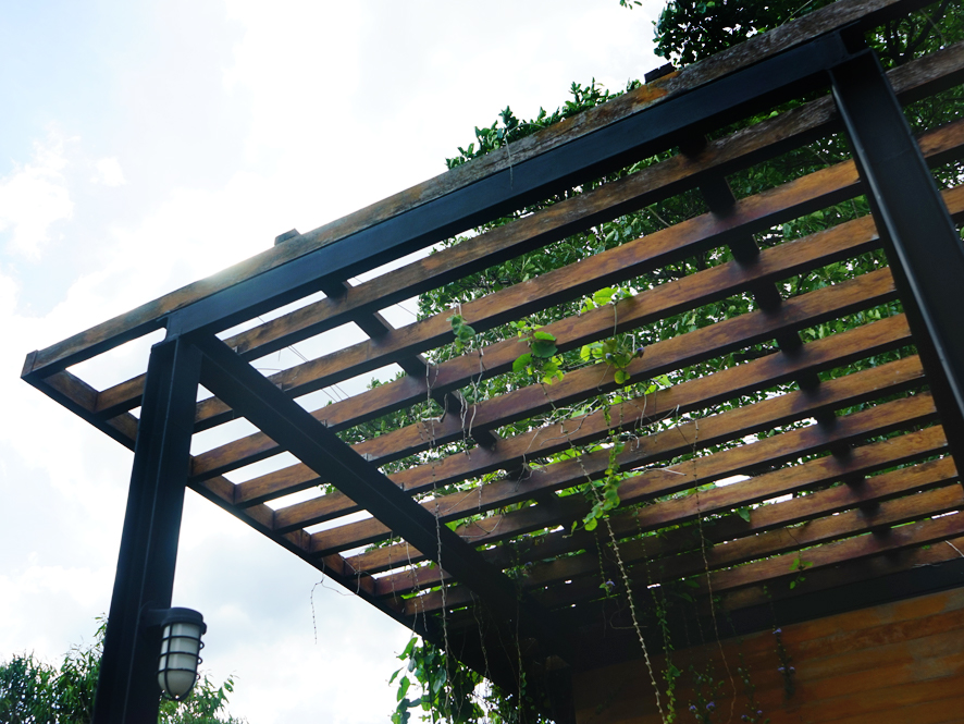 How to Paint a Pergola Quickly Without Using a Brush